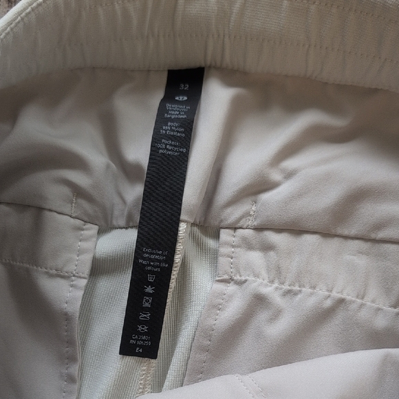 Lululemon Athletica Relaxed Fit Belted Stretch Pant 32 Cream Chinos Relaxed Fit - Picture 4 of 8